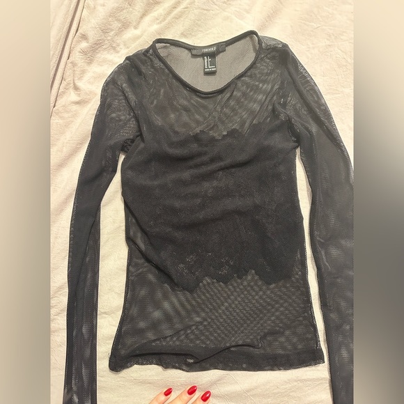 Mesh top with lace underneath - Picture 2 of 3